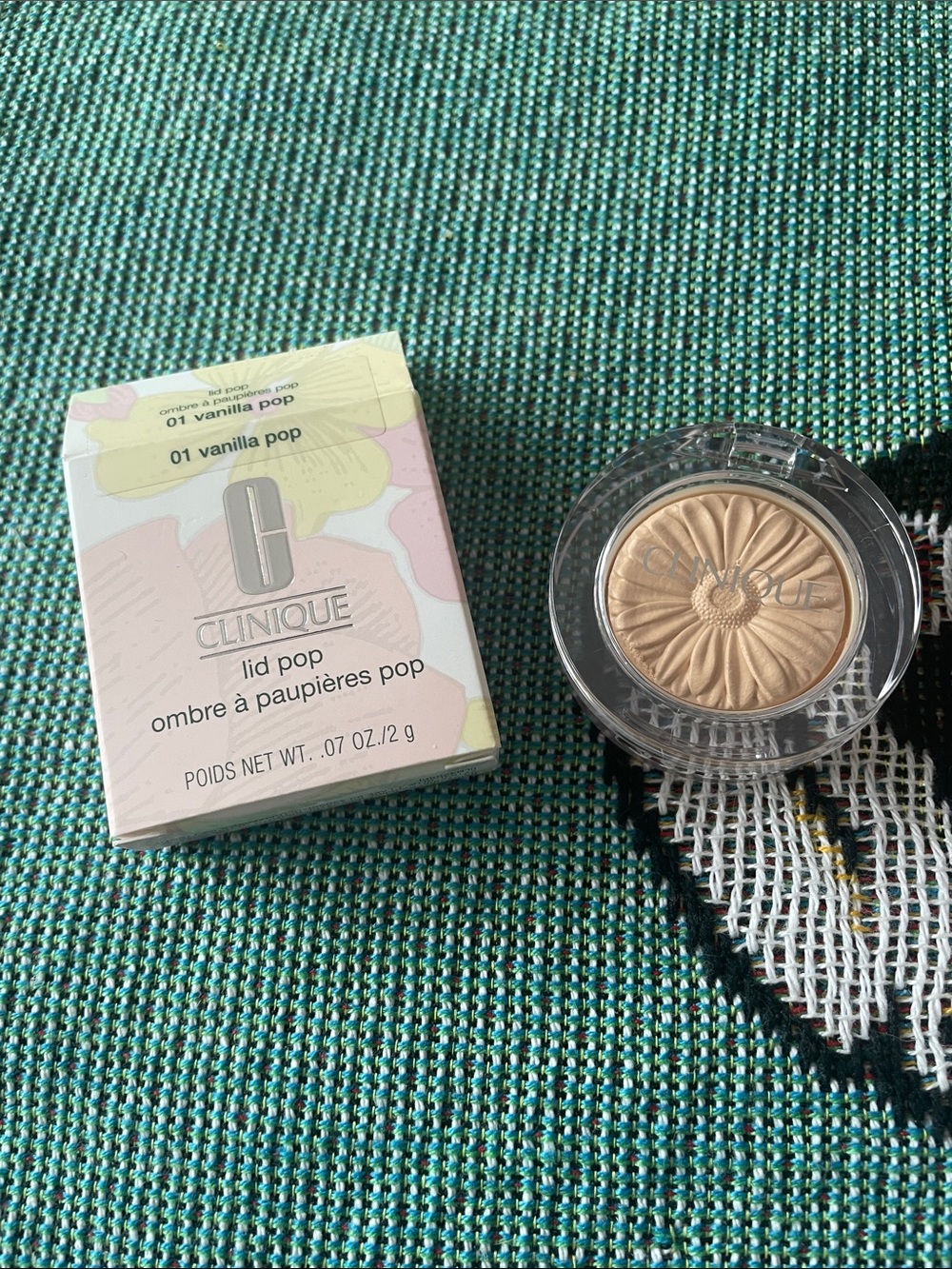 BNIB - Clinique Lid Pop Eyeshadow - Vanilla Pop Soft Gold Beige